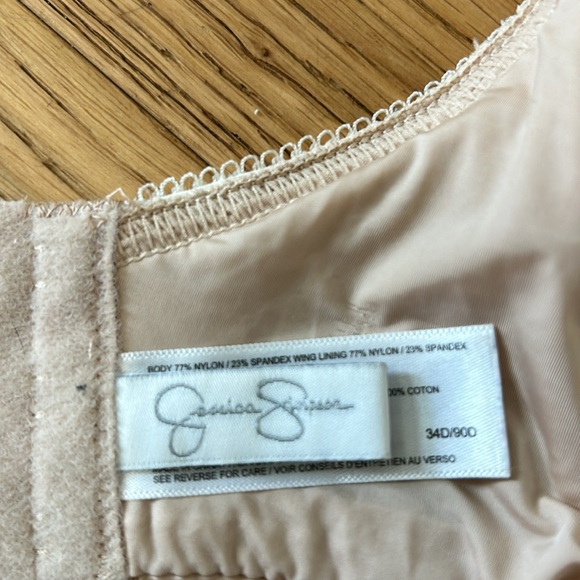 Jessica Simpson underwire nursing bra - Picture 5 of 6